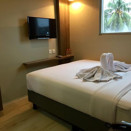 U Stay Hotel Tebet Джакарта Экстерьер фото