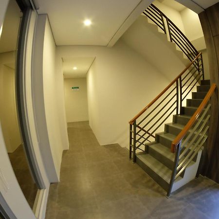 U Stay Hotel Tebet Джакарта Экстерьер фото