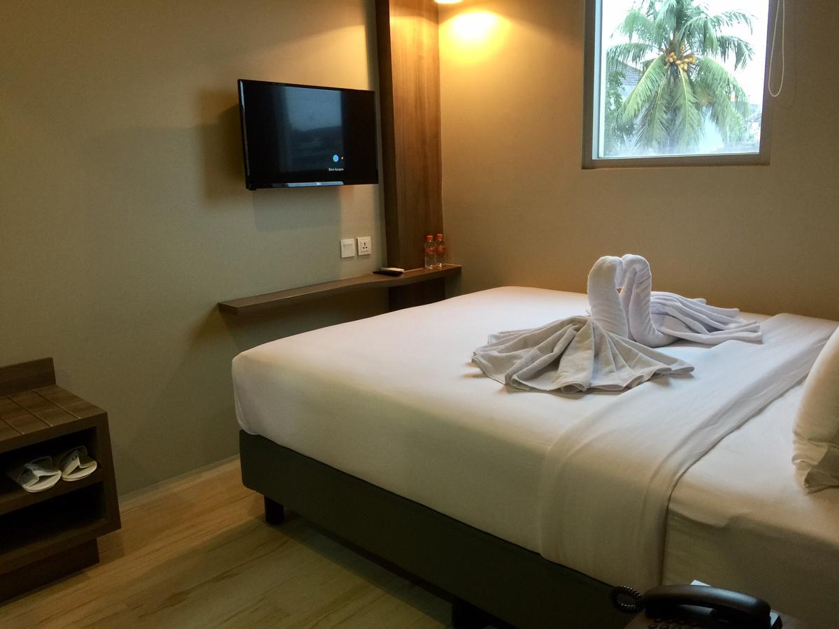 U Stay Hotel Tebet Джакарта Экстерьер фото